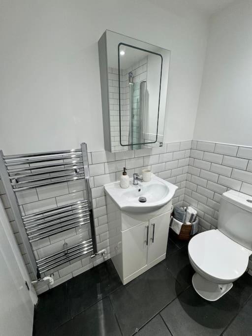 Cosy 1 Bedroom Flat - London Bagian luar foto